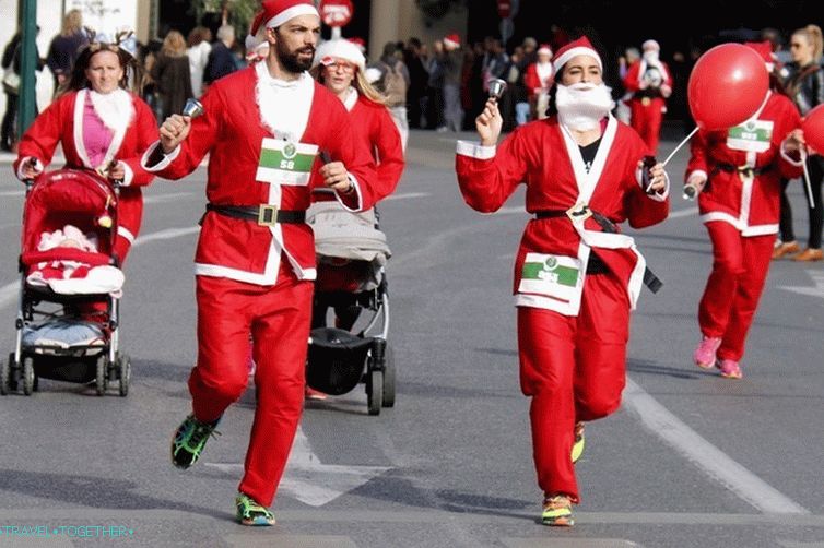 Коледен пробег на Дядо Коледа в Атина (снимка)