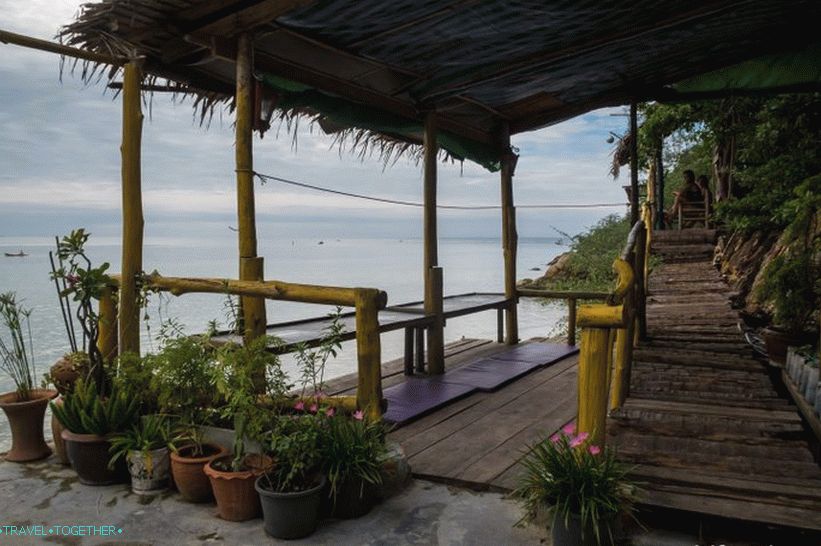 Шритана (плажът на Шри Тану) и Ао Ниад (Ао Ниад) - рай за деца и йоги на Пханган