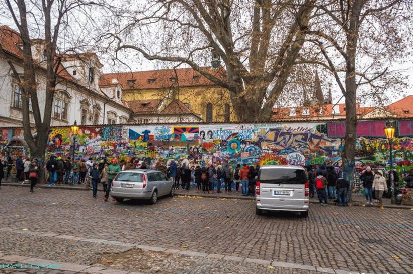 Стена на Ленън в Прага - тридесет метра улично изкуство