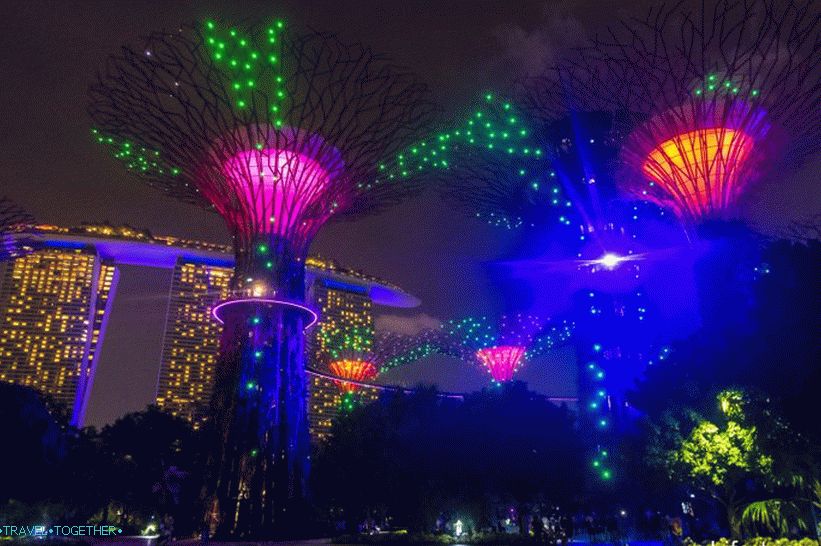 Светлинно шоу с дървета от Аватар в Сингапур - трябва да се види!