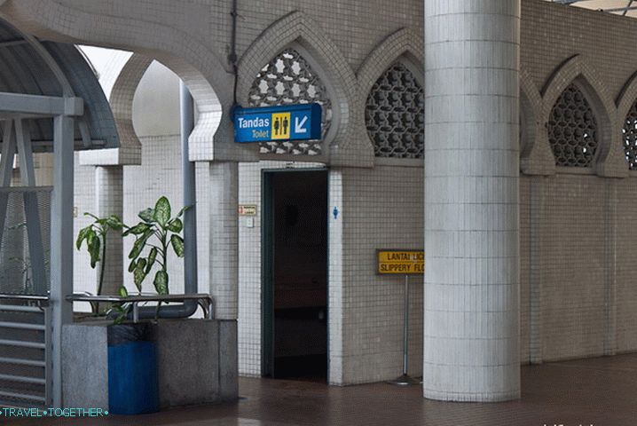 Тоалетни в станция КТМ Комутер