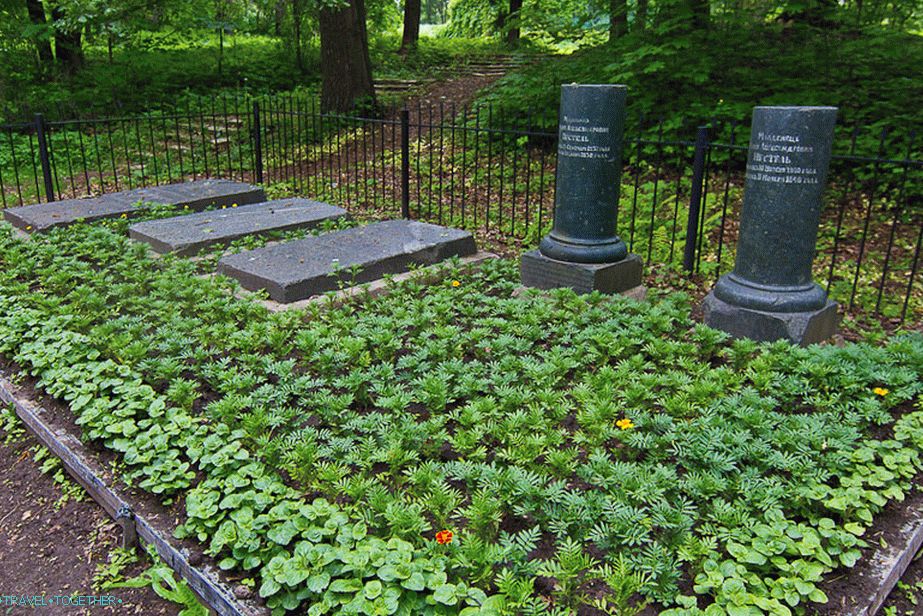 Гробовете на Волконски и децата на Декабрист Пестел