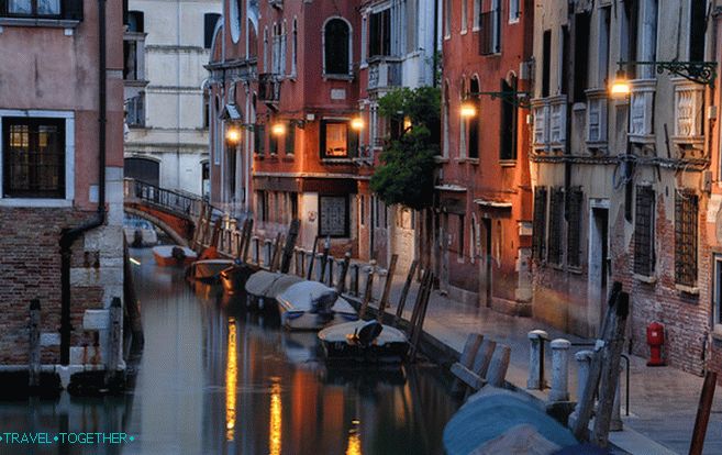 Лодки във Венеция