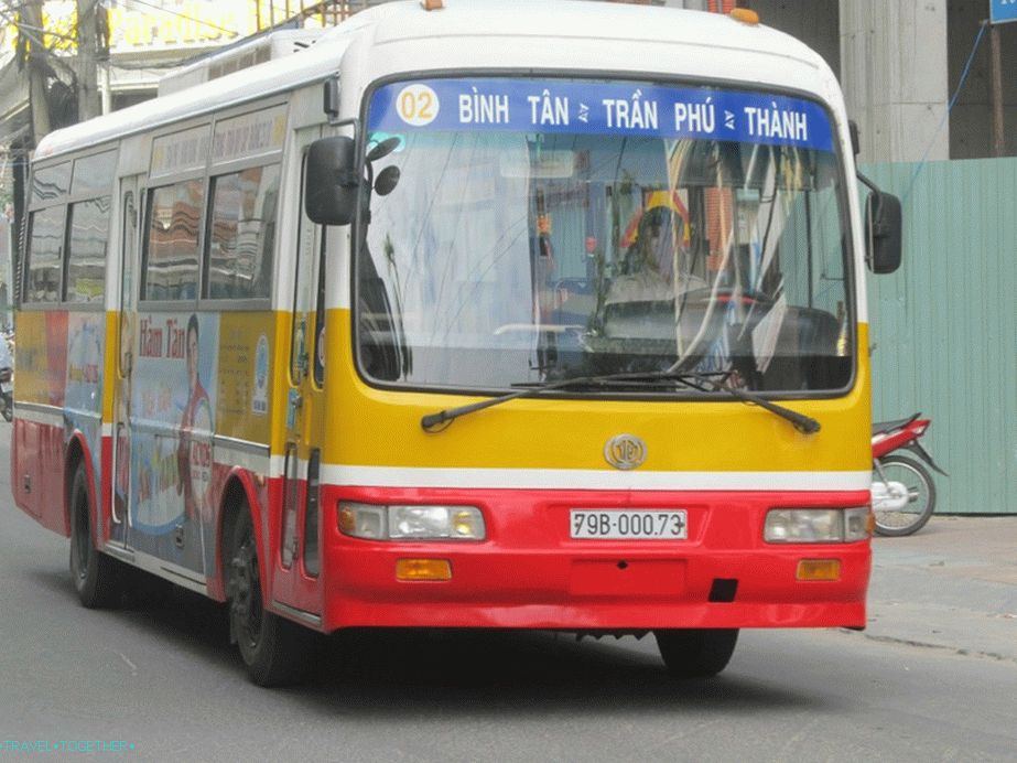 Градски автобус във Виетнам