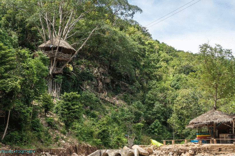 Водопадът Уанг Сай на Phangan и скучен увеселителен парк