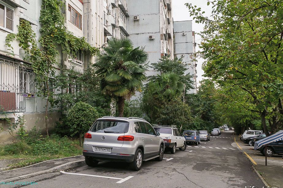 В района на Макаренко с паркинг е много по-добре